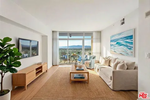 13700 Marina Pointe Drive