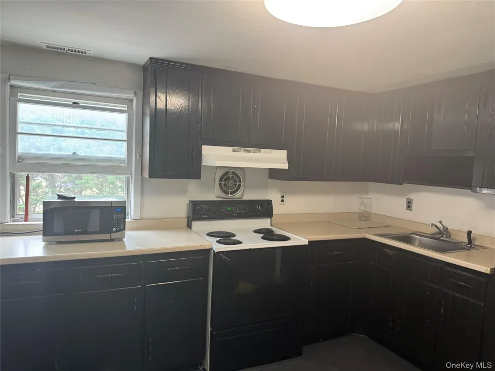 124 Parkdale Drive North Babylon, NY 11703
