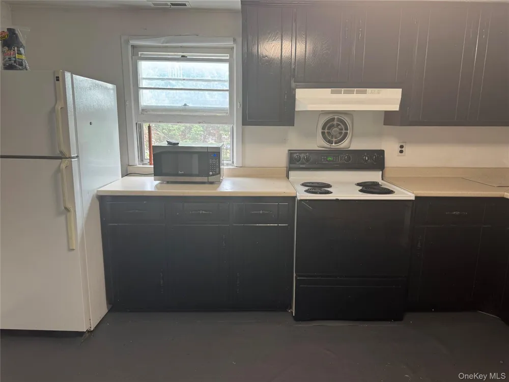 124 Parkdale Drive North Babylon, NY 11703