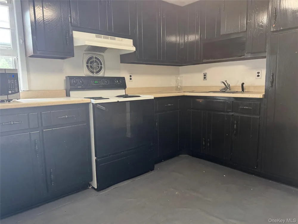 124 Parkdale Drive North Babylon, NY 11703