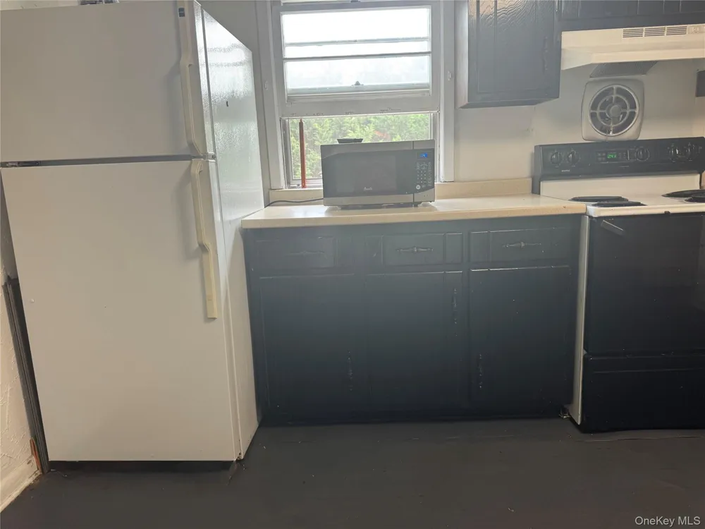 124 Parkdale Drive North Babylon, NY 11703