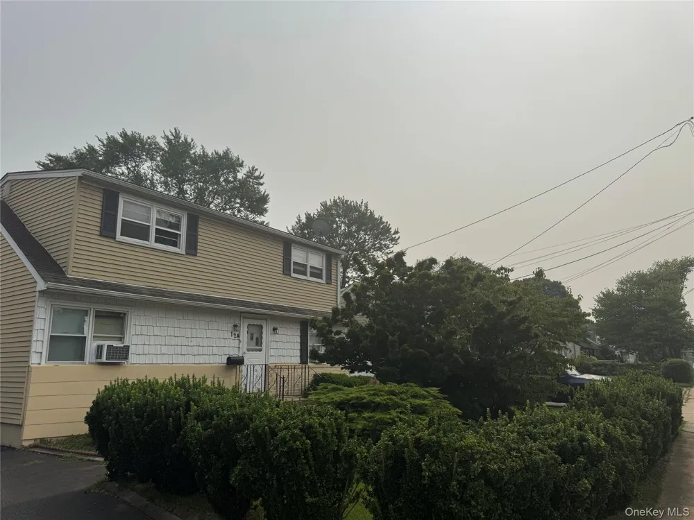 124 Parkdale Drive North Babylon, NY 11703