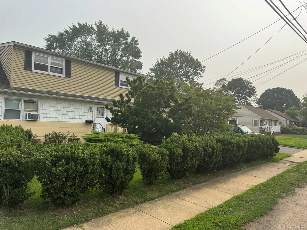 124 Parkdale Drive North Babylon, NY 11703