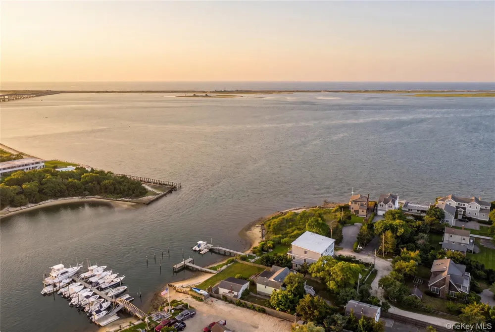35 Gardners Lane Hampton Bays, NY 11946