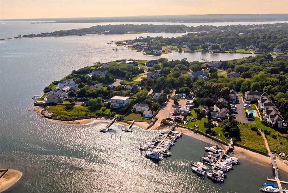 35 Gardners Lane Hampton Bays, NY 11946