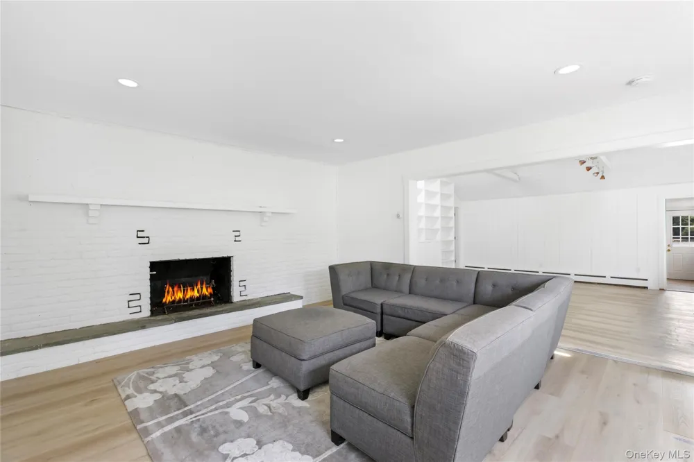 35 Gardners Lane Hampton Bays, NY 11946