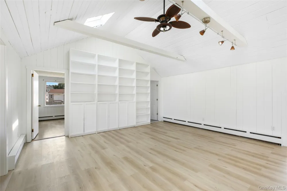35 Gardners Lane Hampton Bays, NY 11946