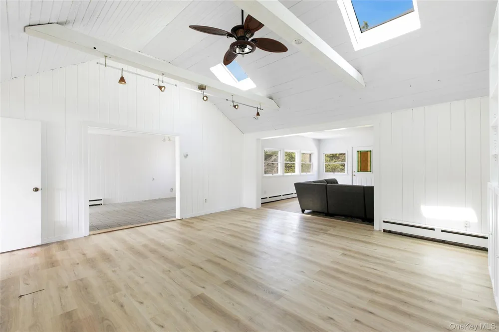 35 Gardners Lane Hampton Bays, NY 11946