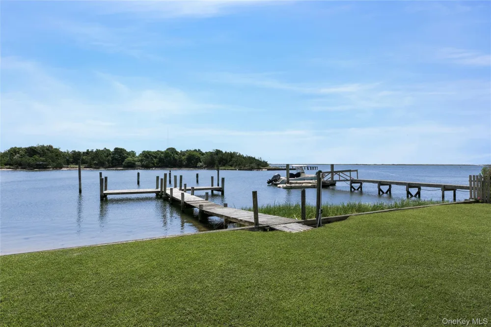35 Gardners Lane Hampton Bays, NY 11946