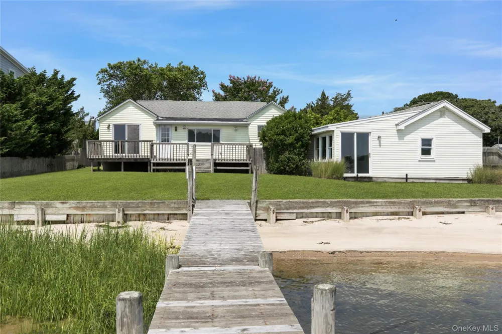 35 Gardners Lane Hampton Bays, NY 11946
