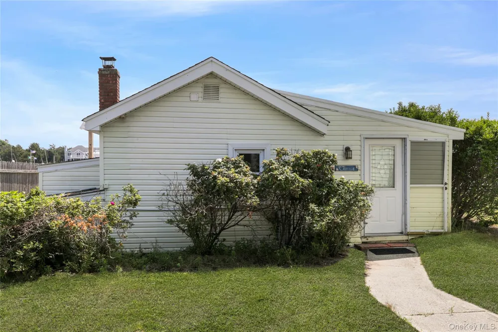 35 Gardners Lane Hampton Bays, NY 11946