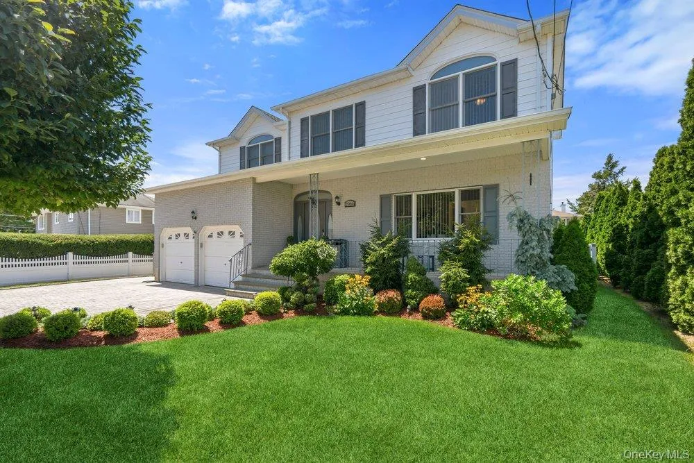 2066 Washington Avenue Seaford, NY 11783
