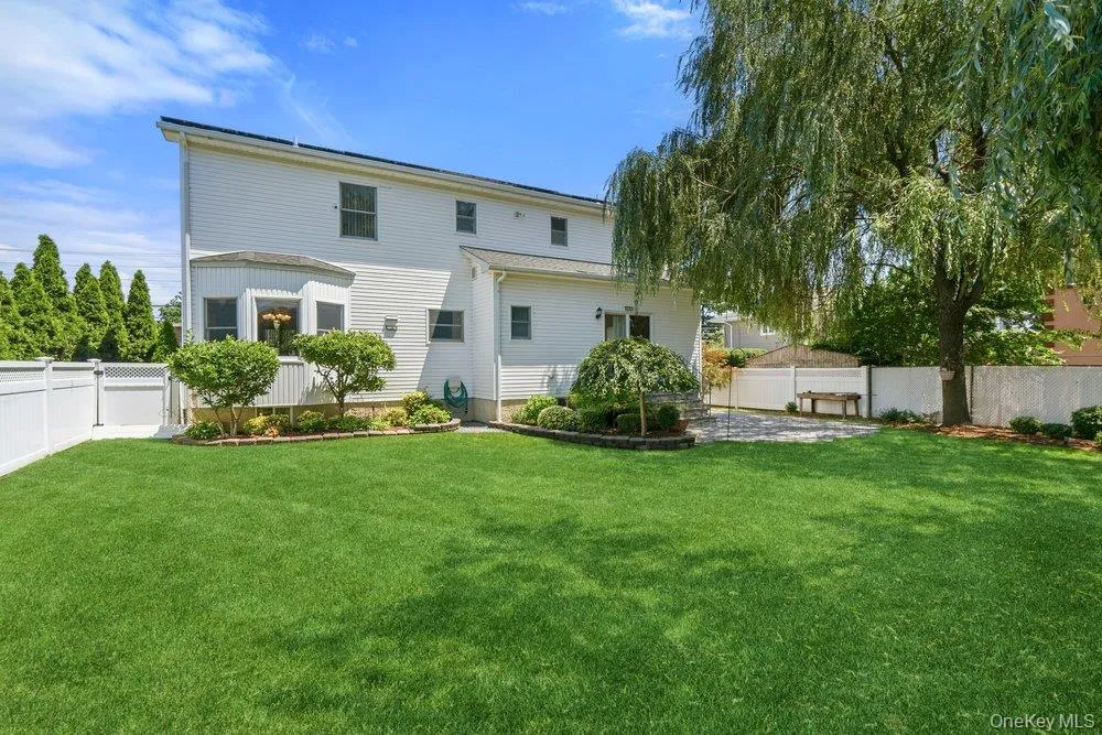 2066 Washington Avenue Seaford, NY 11783