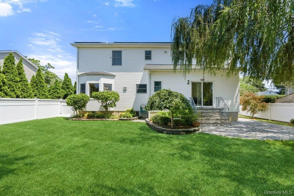 2066 Washington Avenue Seaford, NY 11783