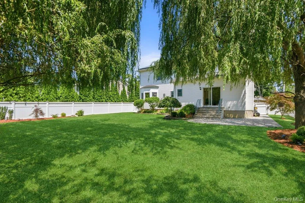 2066 Washington Avenue Seaford, NY 11783