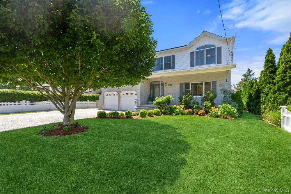 2066 Washington Avenue Seaford, NY 11783