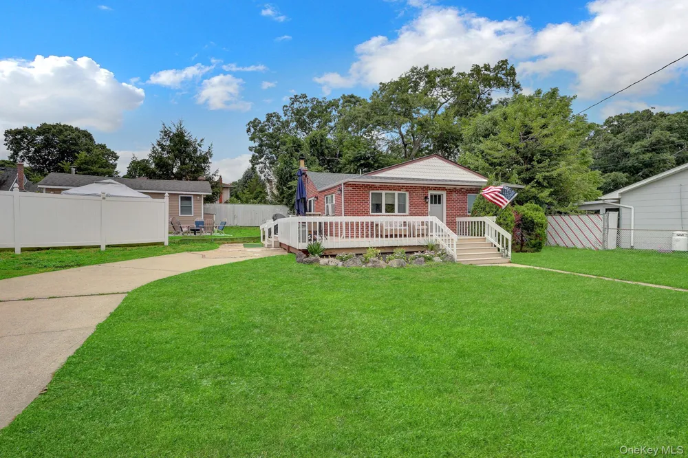 629 East Drive Lindenhurst, NY 11757