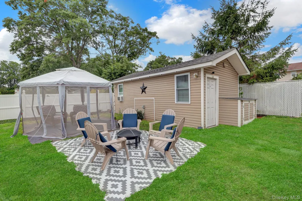629 East Drive Lindenhurst, NY 11757