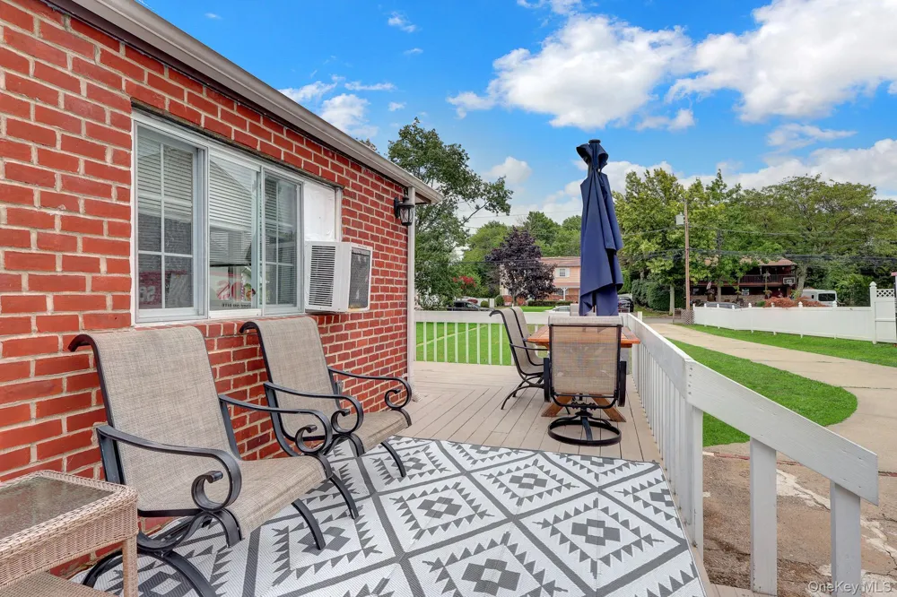 629 East Drive Lindenhurst, NY 11757