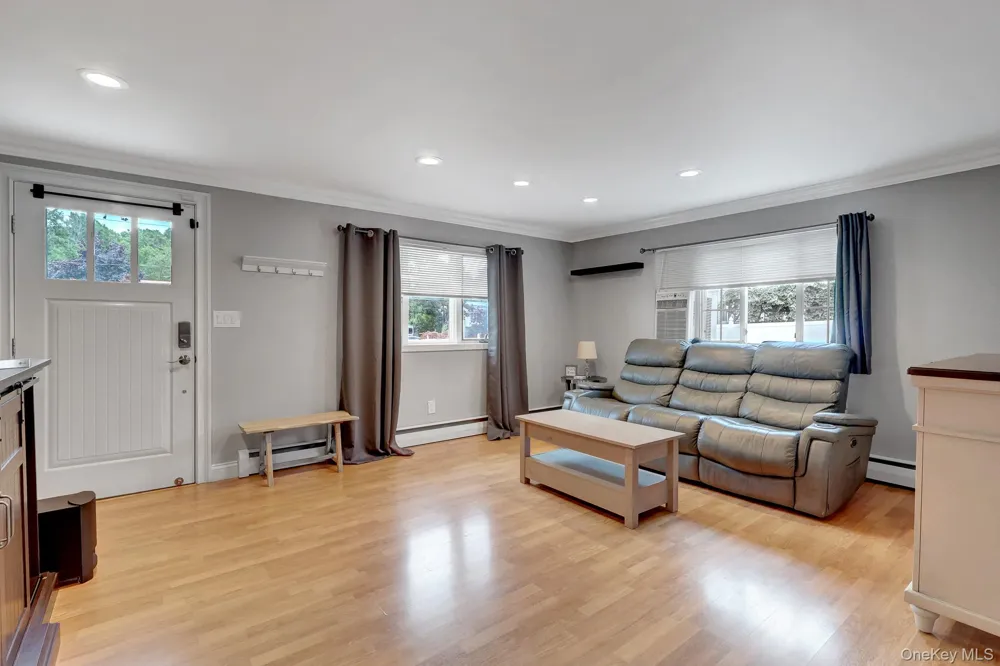 629 East Drive Lindenhurst, NY 11757