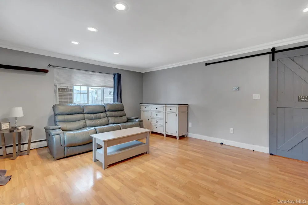 629 East Drive Lindenhurst, NY 11757