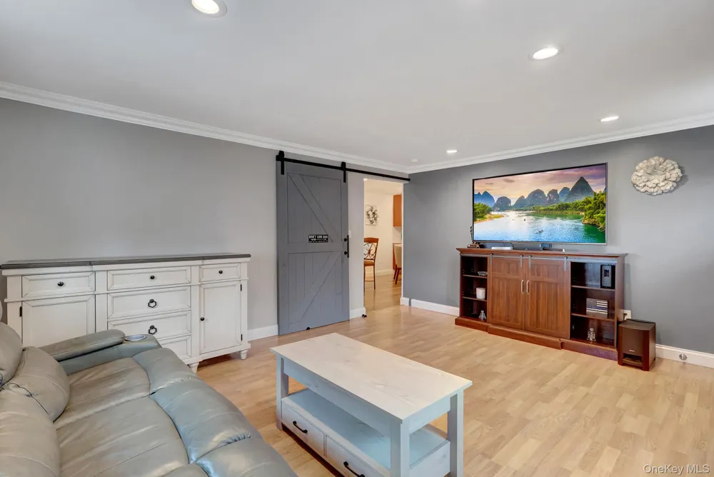 629 East Drive Lindenhurst, NY 11757
