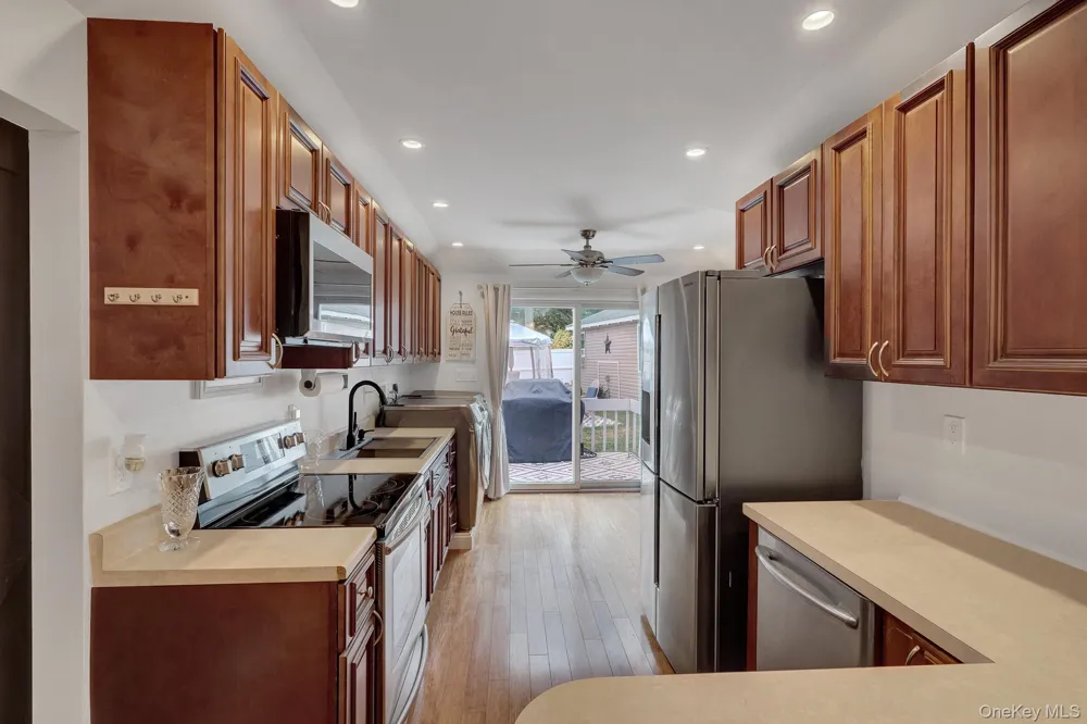 629 East Drive Lindenhurst, NY 11757