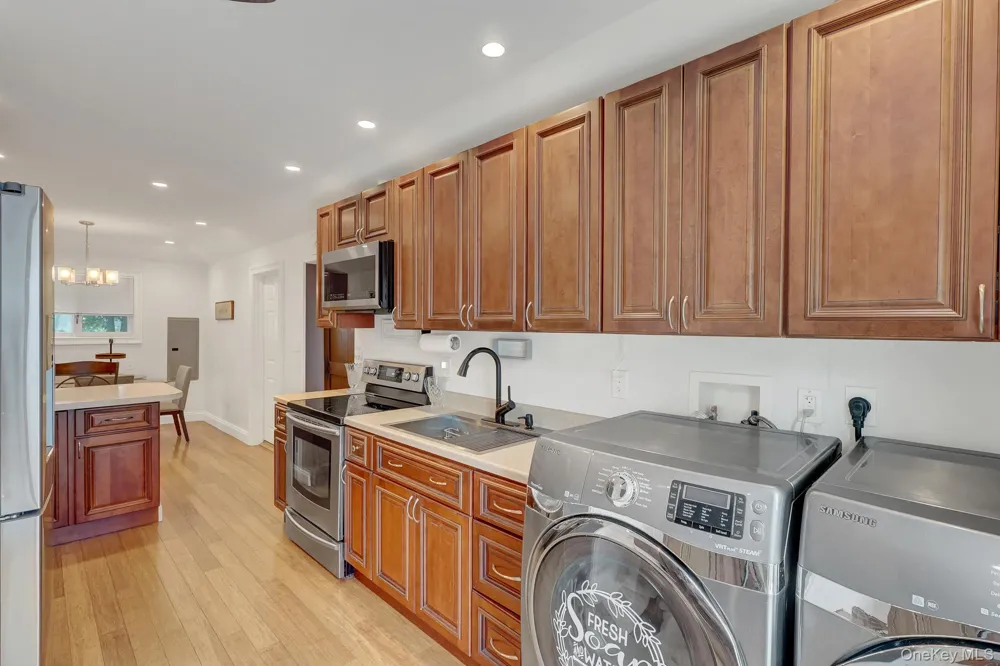 629 East Drive Lindenhurst, NY 11757