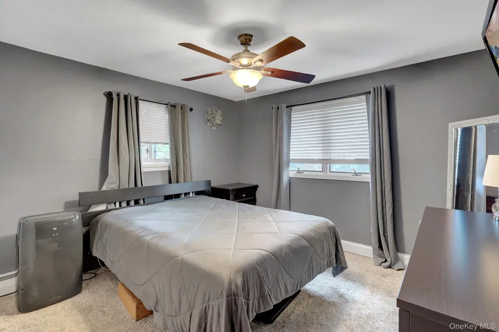 629 East Drive Lindenhurst, NY 11757