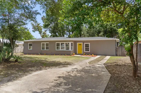 227 NE Staff Drive