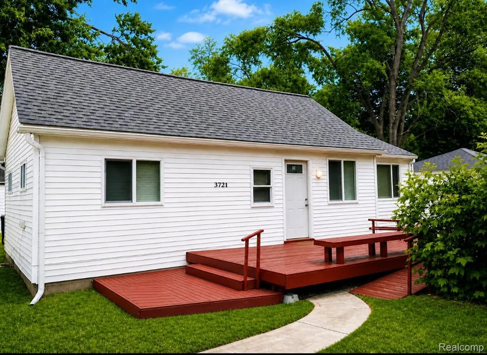 19394 Seminole Redford Charter Township, MI 48240