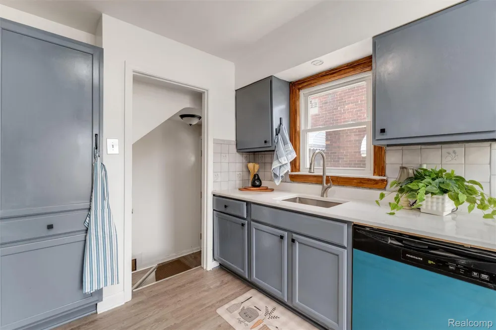16829 Stricker Avenue Eastpointe City, MI 48021