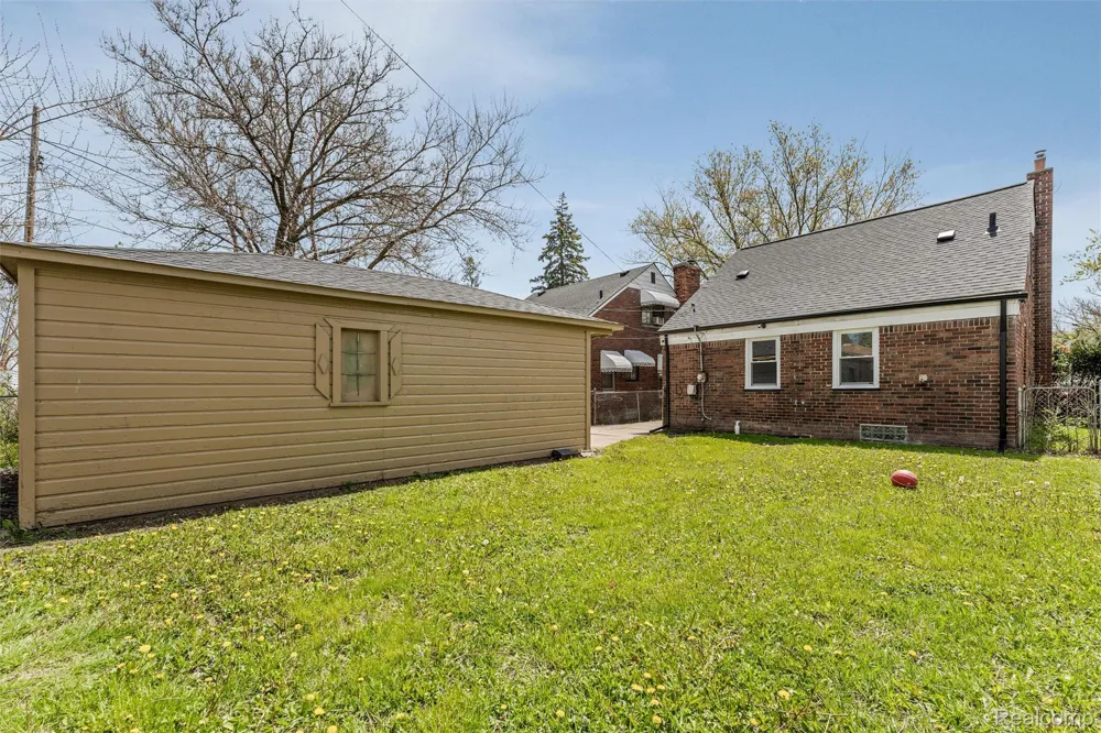 16829 Stricker Avenue Eastpointe City, MI 48021
