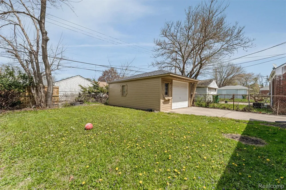 16829 Stricker Avenue Eastpointe City, MI 48021