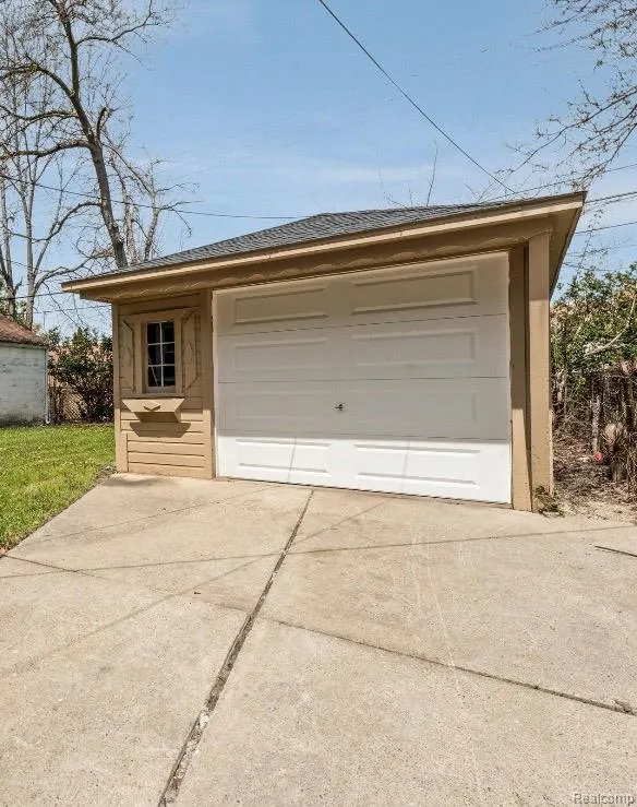 16829 Stricker Avenue Eastpointe City, MI 48021