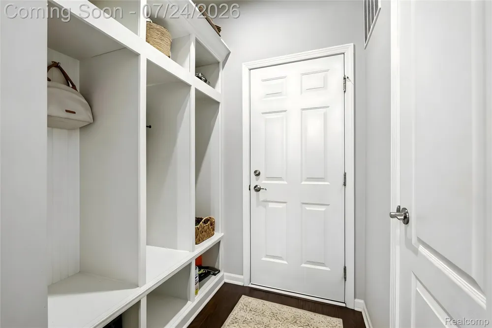 4691 Broomfield Way #5 Orion Charter Township, MI 48359