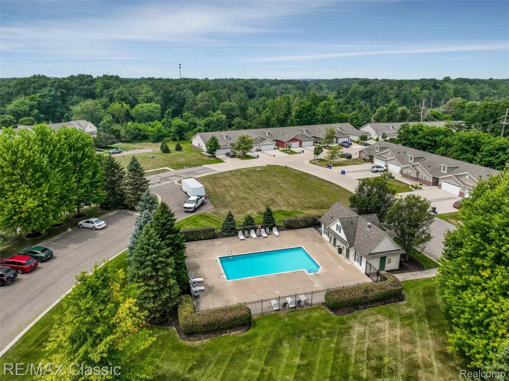 6108 Heron Hills Drive #56 Wolverine Lake Village, MI 48390