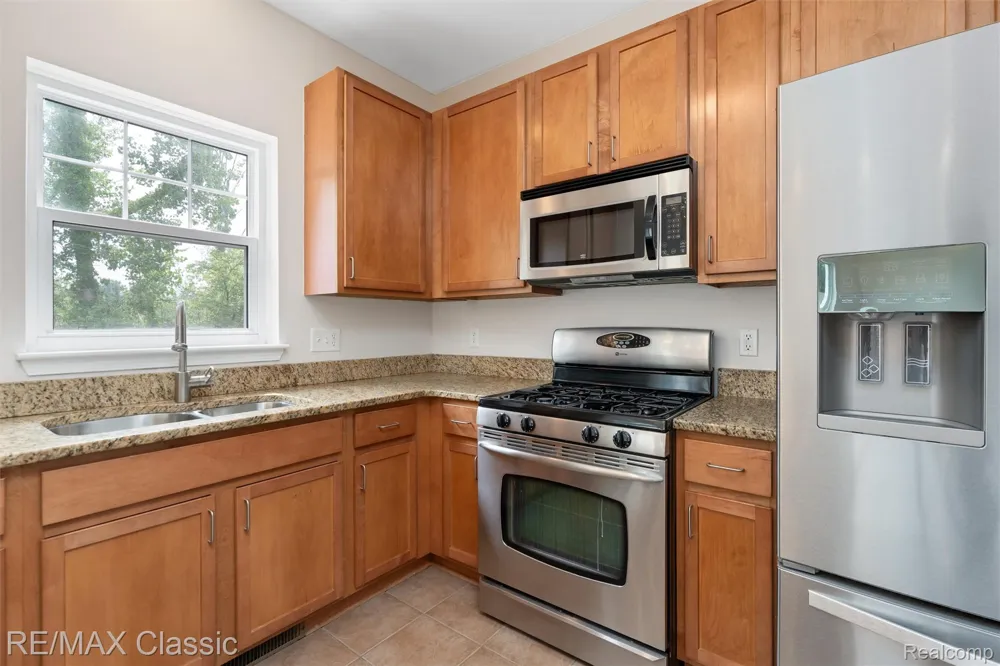6108 Heron Hills Drive #56 Wolverine Lake Village, MI 48390