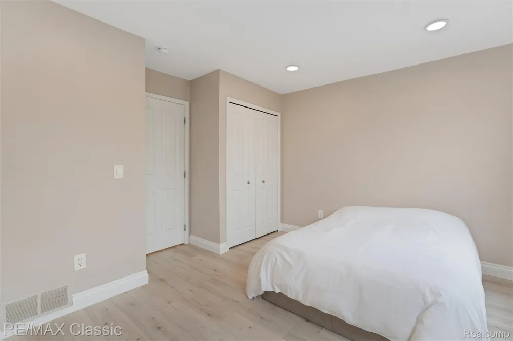 6108 Heron Hills Drive #56 Wolverine Lake Village, MI 48390