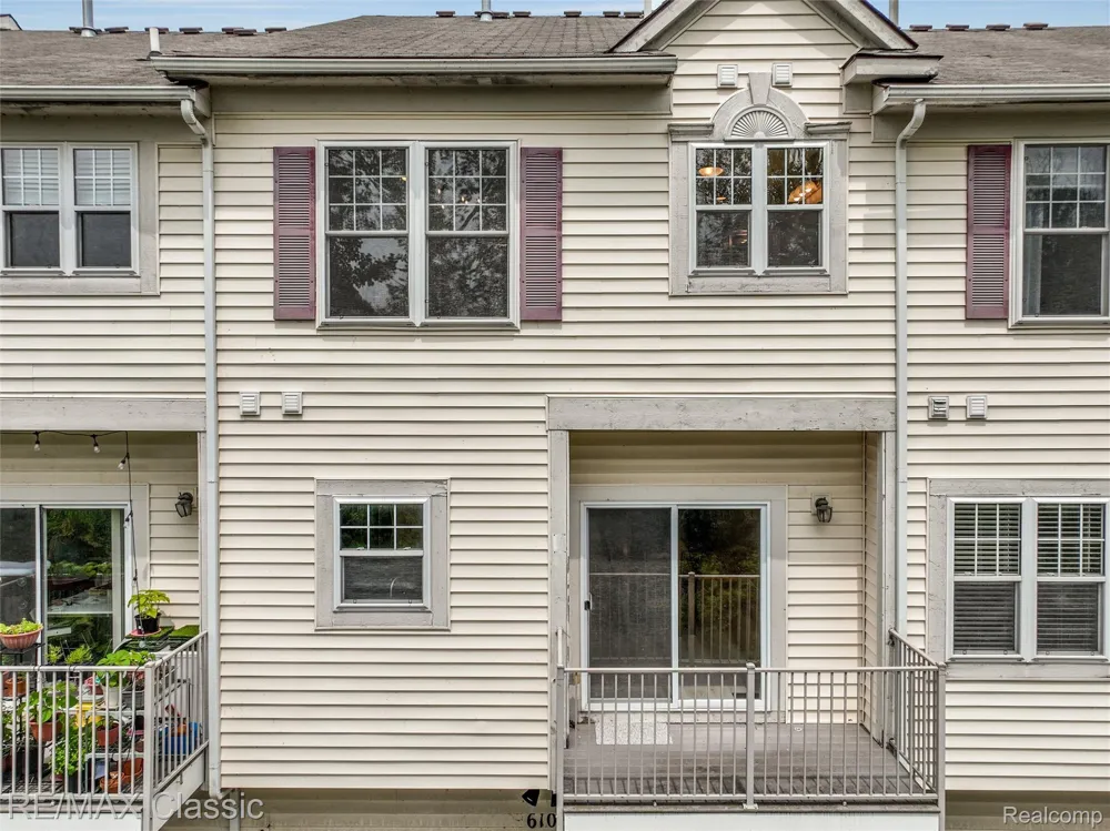 6108 Heron Hills Drive #56 Wolverine Lake Village, MI 48390