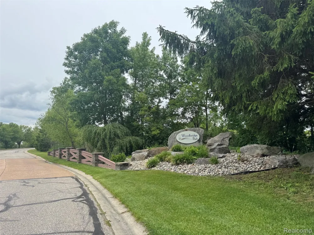 1388 Luxington Drive Lapeer City, MI 48446