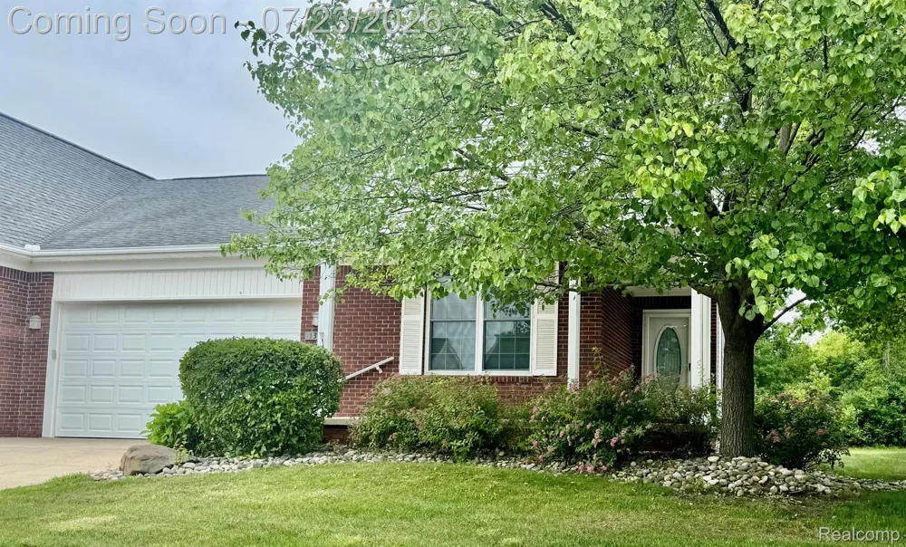 1388 Luxington Drive Lapeer City, MI 48446