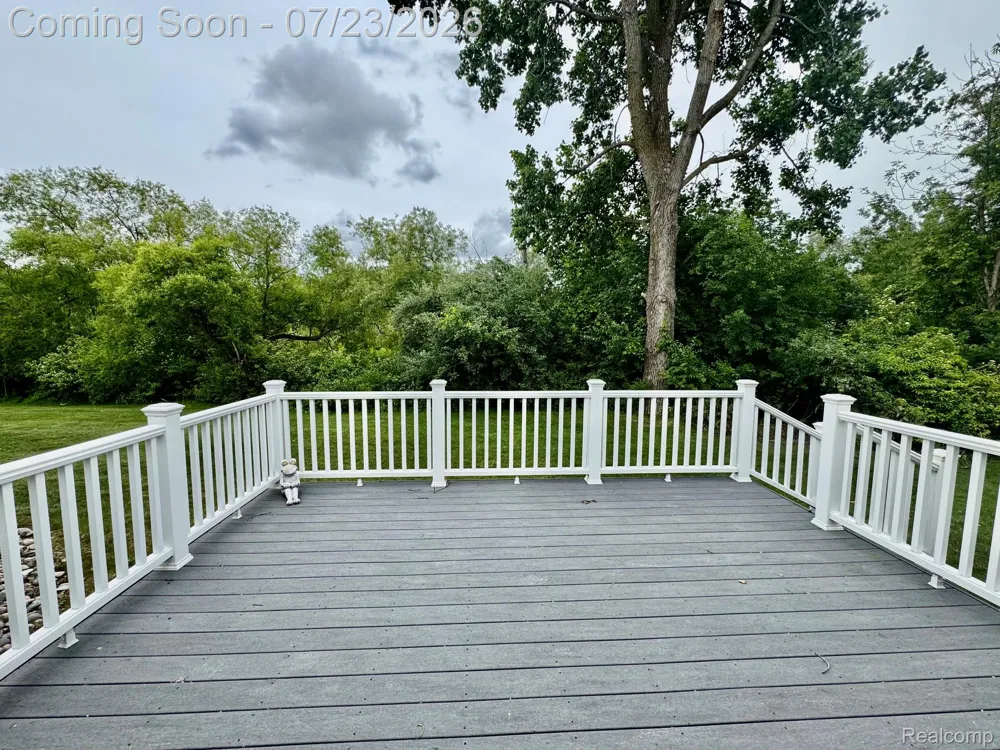1388 Luxington Drive Lapeer City, MI 48446