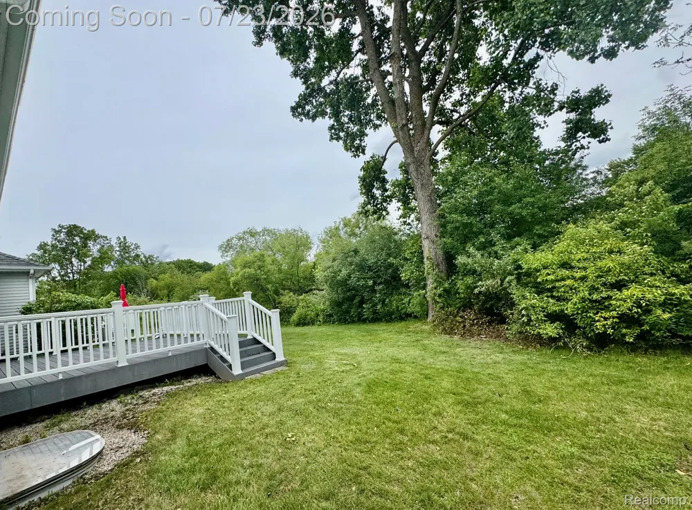 1388 Luxington Drive Lapeer City, MI 48446