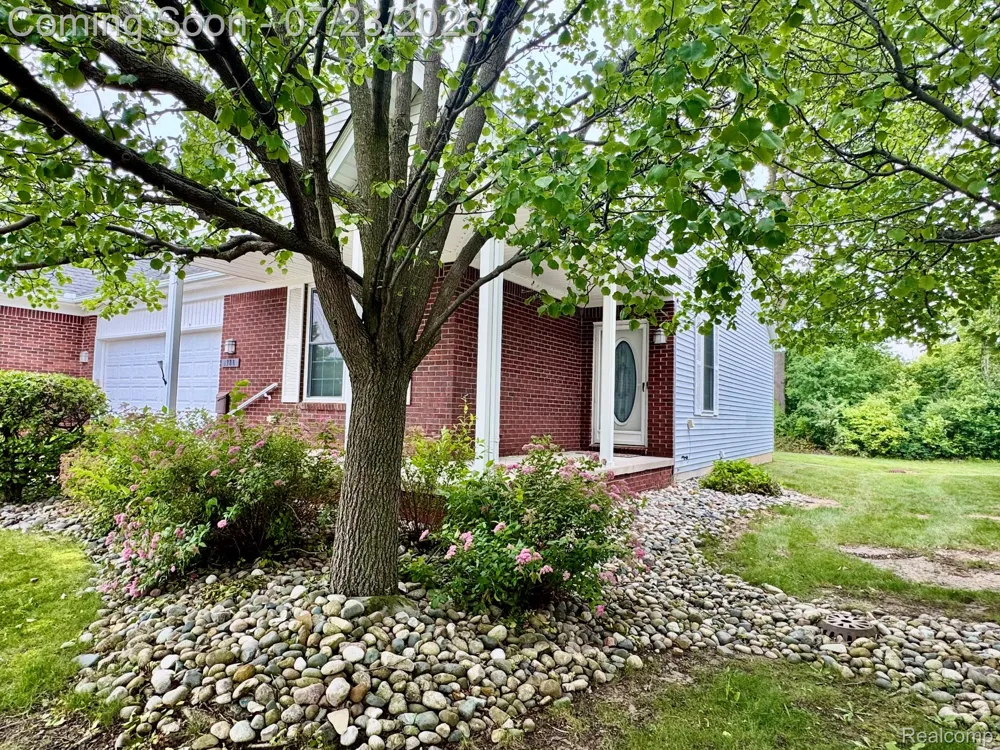 1388 Luxington Drive Lapeer City, MI 48446