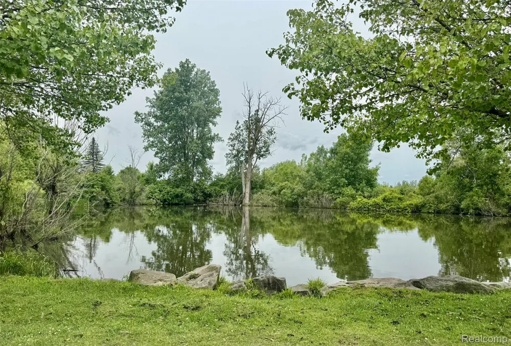 1388 Luxington Drive Lapeer City, MI 48446