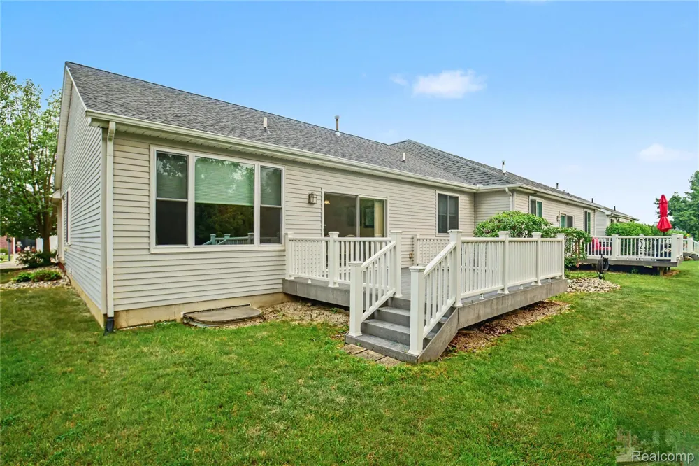 1388 Luxington Drive Lapeer City, MI 48446