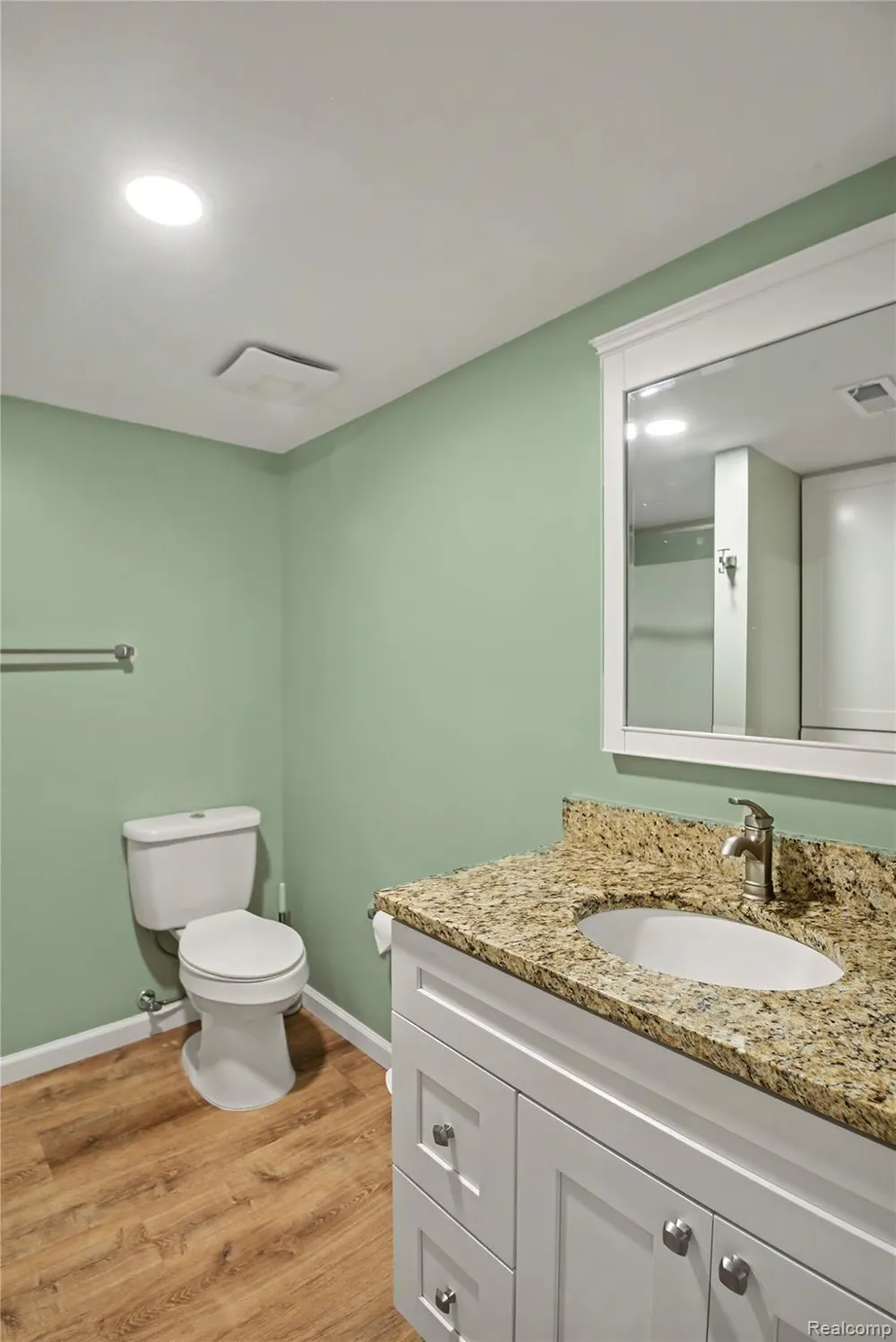 1388 Luxington Drive Lapeer City, MI 48446
