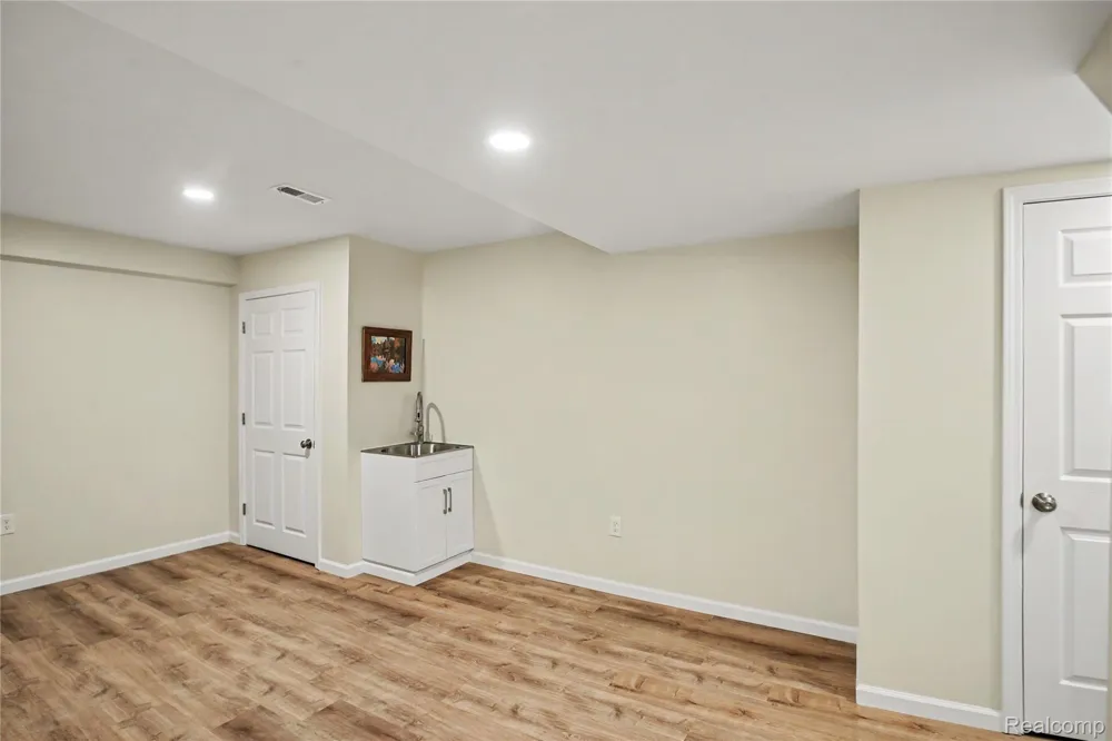 1388 Luxington Drive Lapeer City, MI 48446