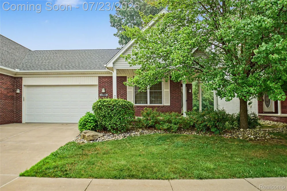 1388 Luxington Drive Lapeer City, MI 48446